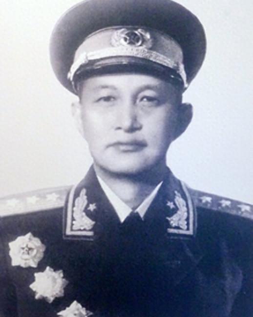 2002年洪学智到吉林休养时，向组织提出三个请求，中央批示：同意。
 
提起洪学