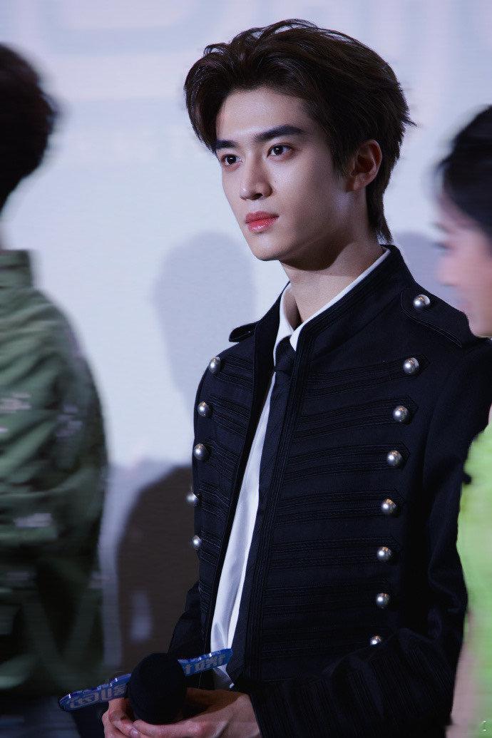 张康乐发语音报备累了一天还不忘给粉丝报行程，软软的语音里满是真诚，吐槽饭不好吃的