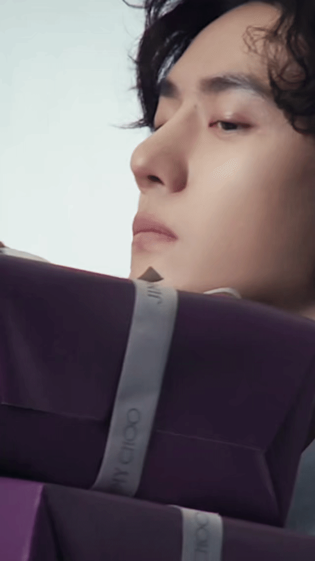 王一博 x JIMMY CHOO┊礼盒、丝带… 他在准备什么惊喜？ 
