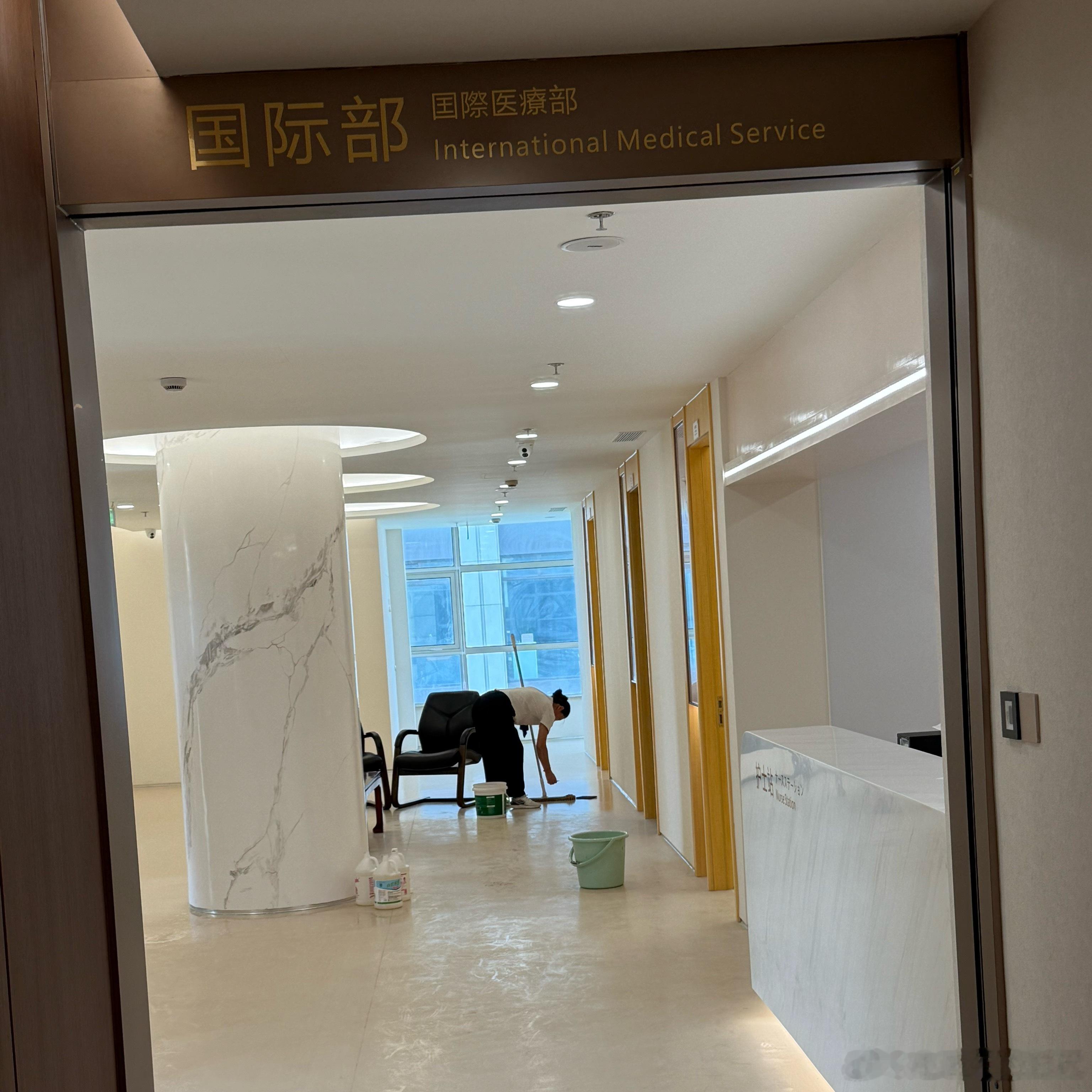 虽然我总说，大不了干保洁去。事实上，专业干保洁很累，腰受不了的。我还是要干总助，