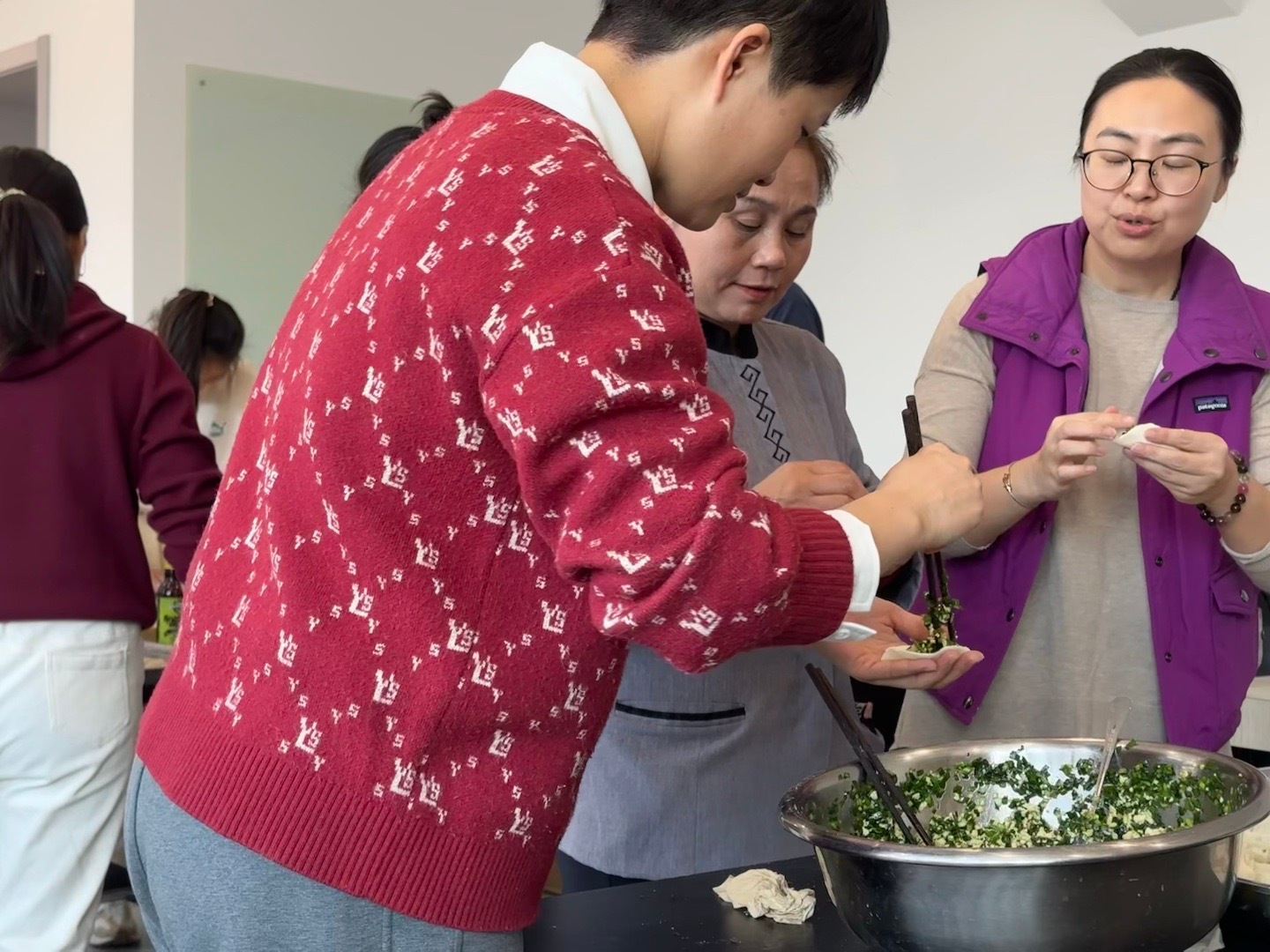 中医人的聚会，包饺子。有人平生第一次包饺子，学习很快，不愧是中医匠。  