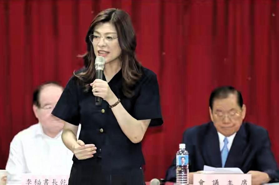 被外媒怼脸追问败选辞不辞职，郑丽文拒绝许下承诺，国民党旧循环正在遭遇挑战
 
前