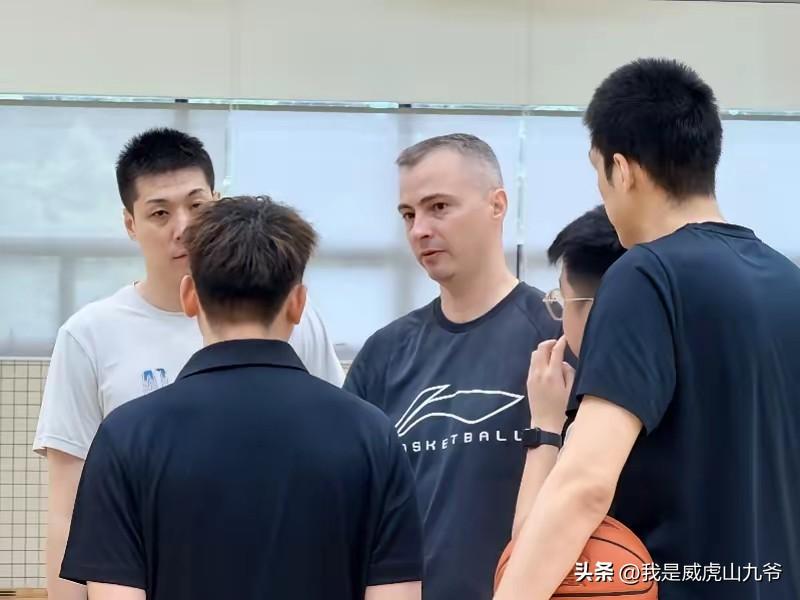 广东队继开门红大战中惜败给同曦队后，在第二轮的比赛中又大比分输给了北京队，迎来了