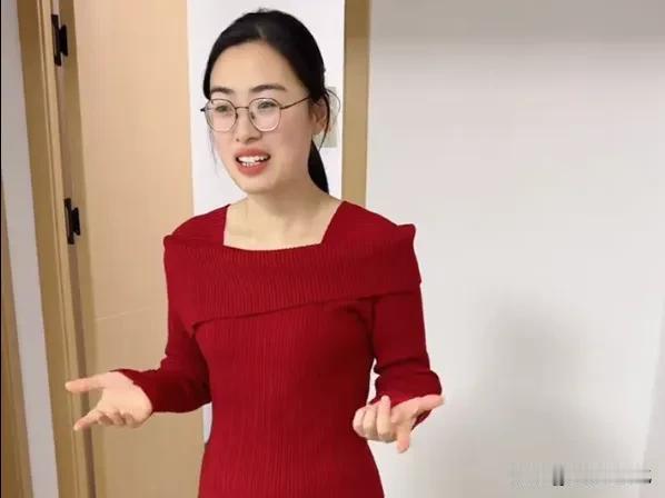 去年给老妈在唯品会买了两条索菲丝尔的真桑蚕丝裙子，她说好穿。想着今年夏天热再给她