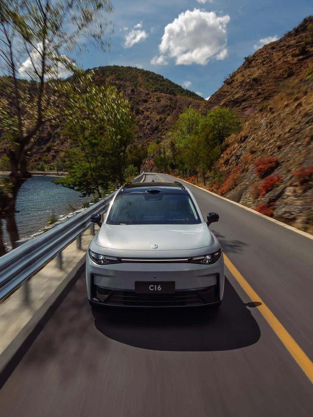 春节全家出行，零跑C16是20万内优选吗？
 
大多数小伙伴的春节基本就是走亲访