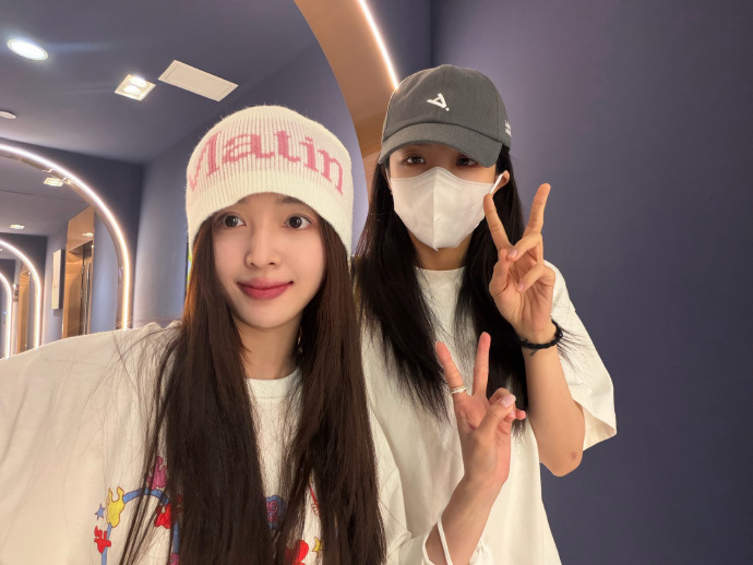 吴宣仪喻言去看了八仙 吴宣仪喻言去看了八仙，美女们的约会出游时间，背着小书包快乐