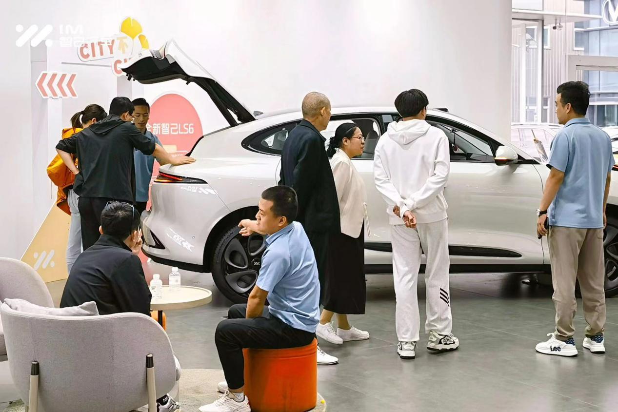 上汽集团底蕴显现，全新智己LS6上市即热销！

近日，上汽集团旗下高端品牌智己汽