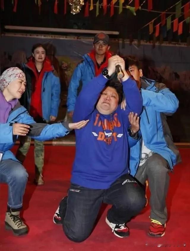 大爱韩红！为募捐竭尽全力
很多人诋毁她，辱骂她，她不为所动
仍然坚持行善积德
为