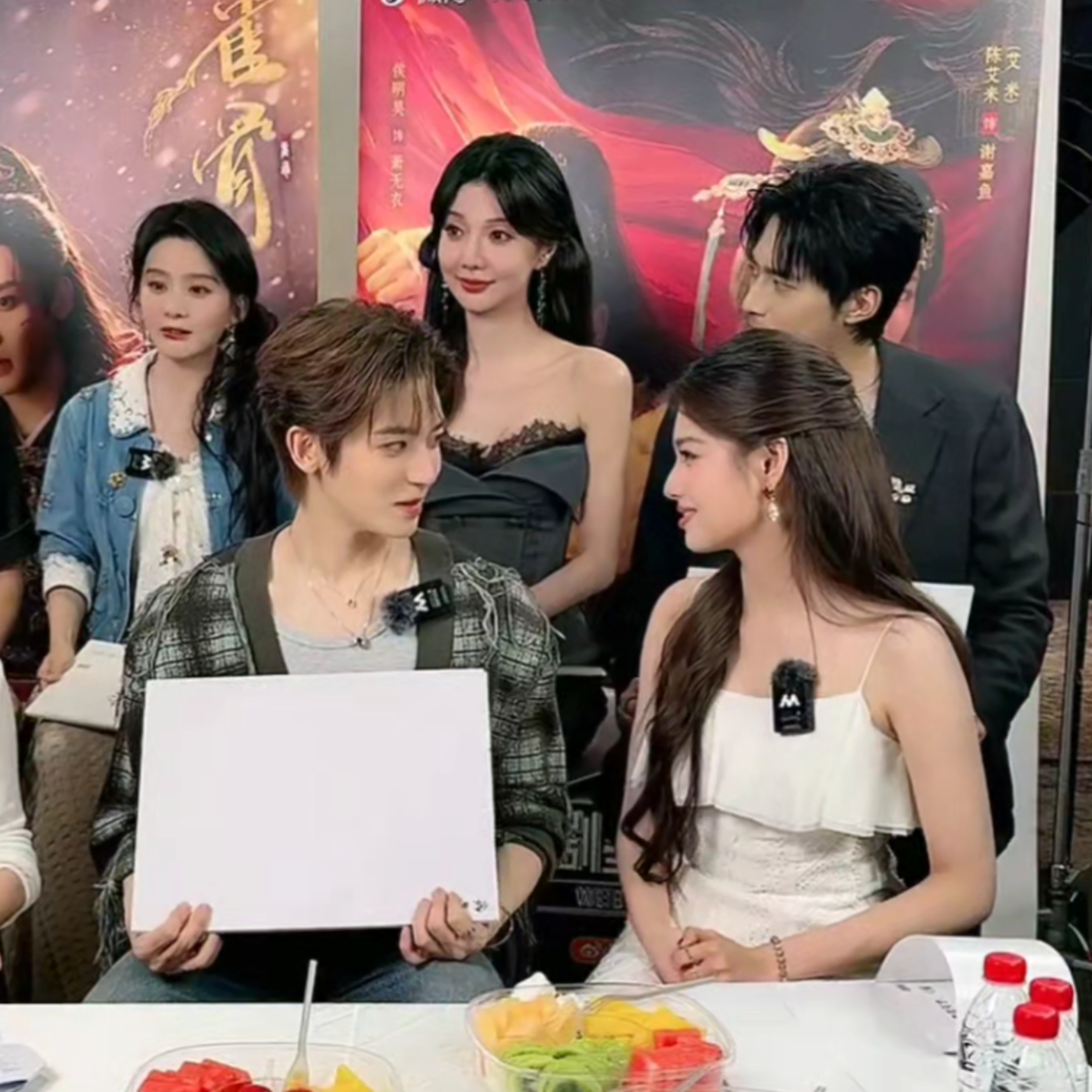 说啥呢给我听听 