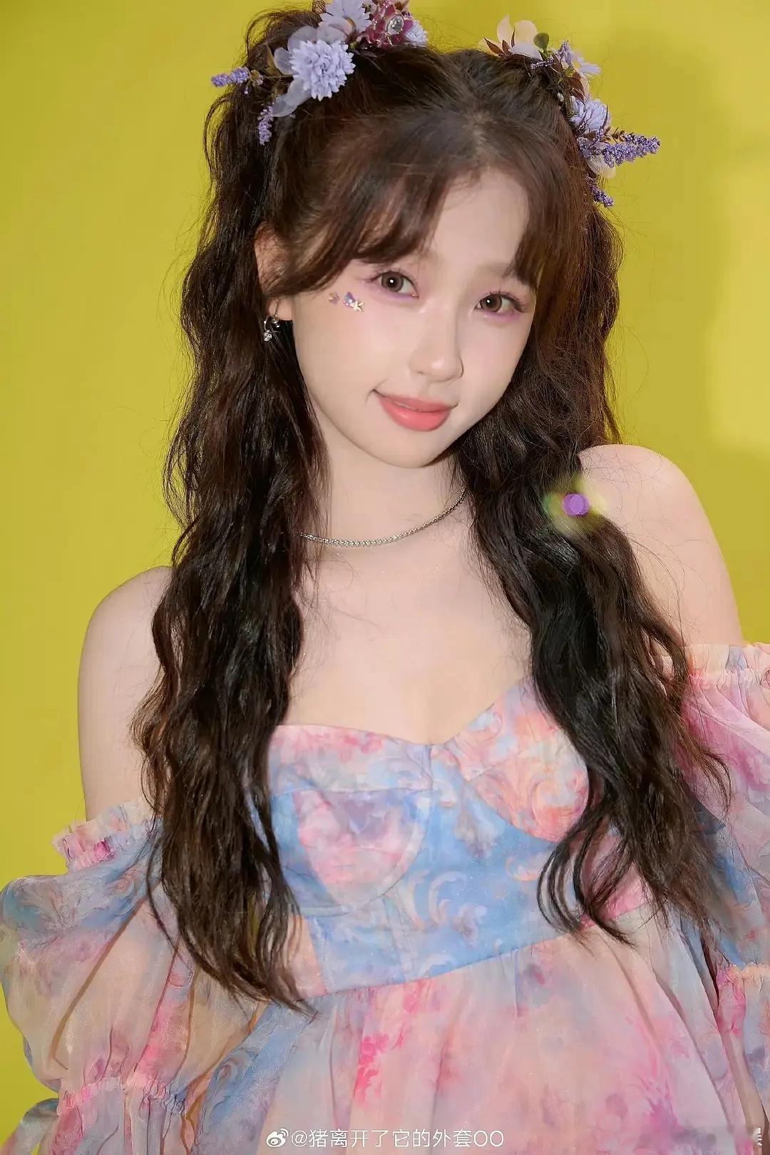 就没人发现现在虞书欣越长越像高秋梓吗[允悲] ​​​