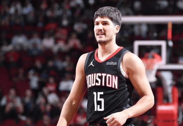 乌杜卡应该让谢泼德上首发，拿下亚当斯或者奥科吉，半场得到20分，全部都是咬分阶段