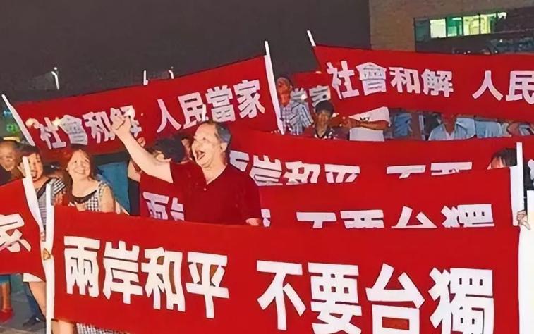 最大的台独分子，再也藏不住尾巴，终于露出来了肮脏的脑袋！原来，最大的台独分子不都