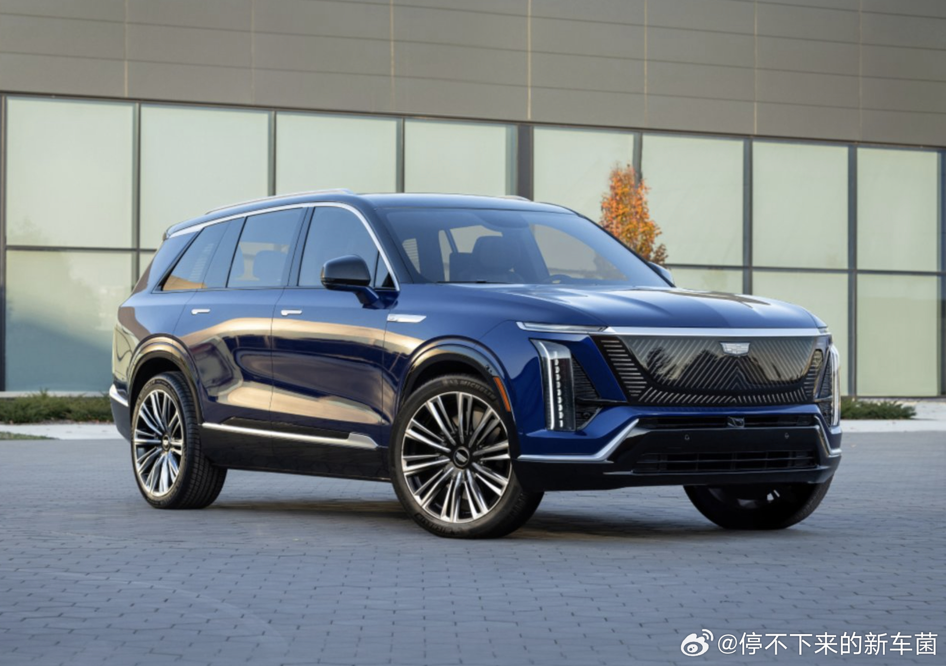 #这是你要的潮车吗# 凯迪拉克全新大型纯电SUV VISTIQ，将于明年在国内首