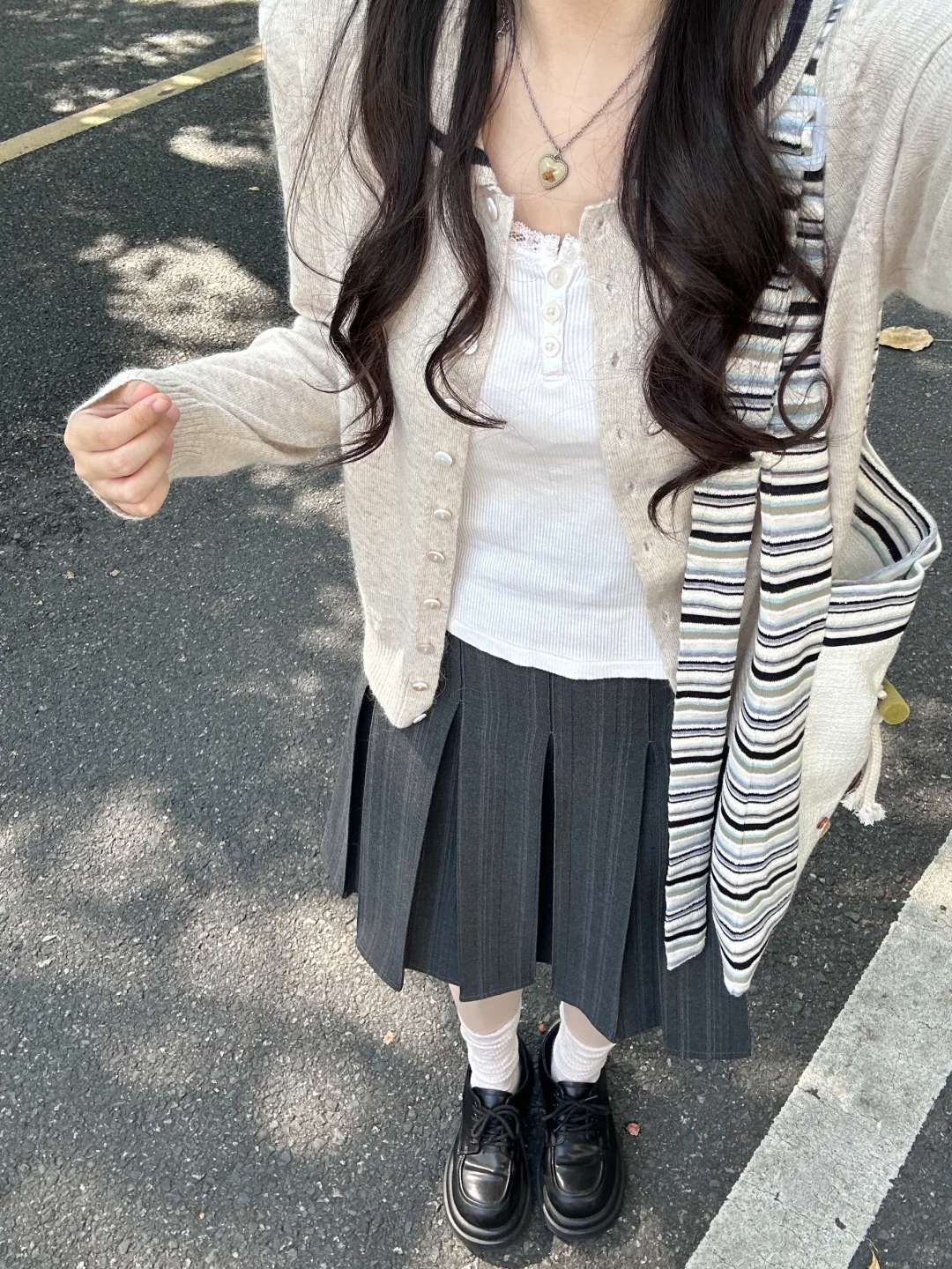 Bm吊带和复古燕麦开衫