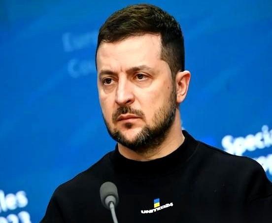 顿巴斯这块地，现在成了俄乌双方最死硬的一个“结”。
泽连斯基最近的态度很反常，他