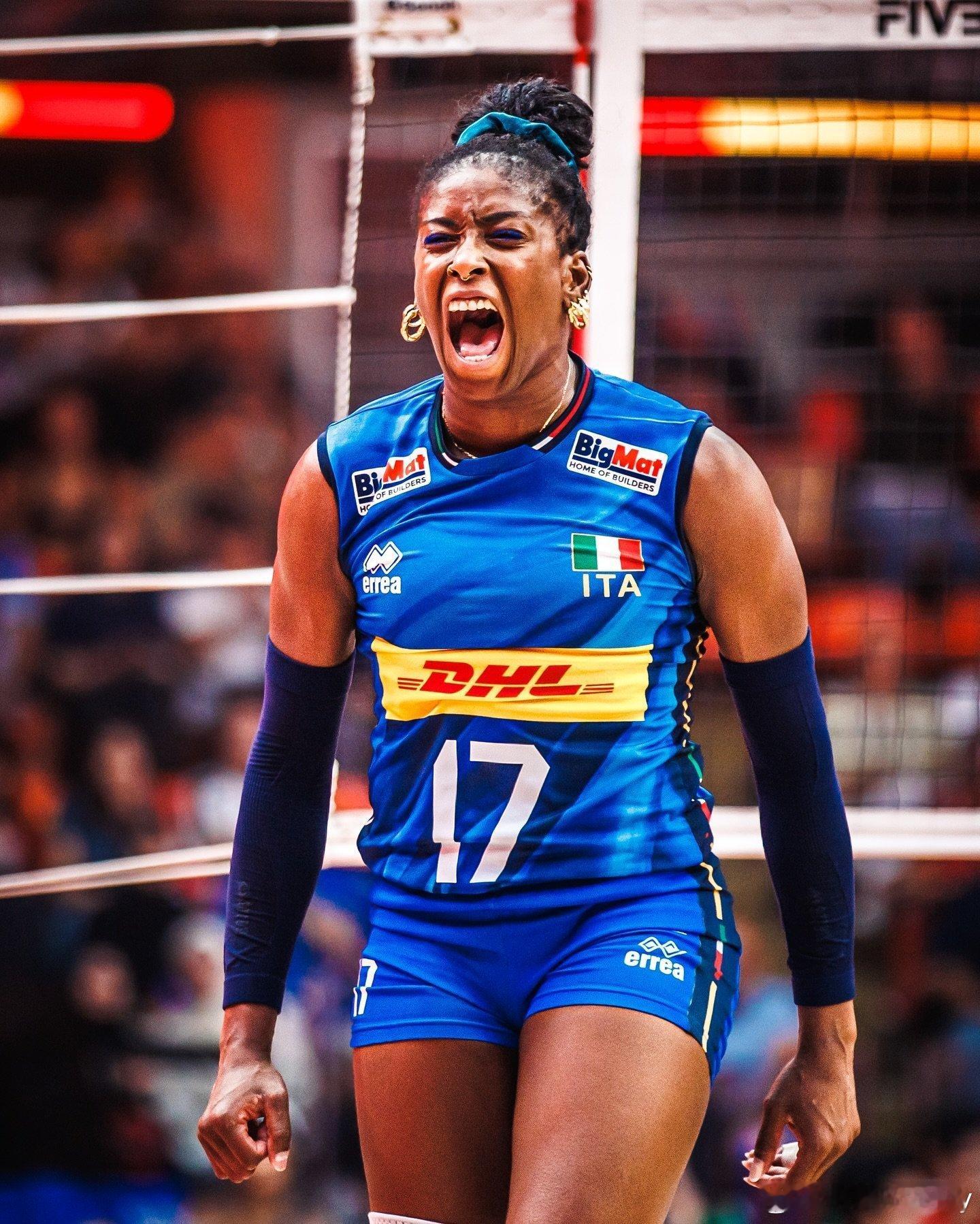 塞拉接受ELLE杂志访谈还说了:我从小就热爱这个位置。16岁时，我遇到了我的偶像