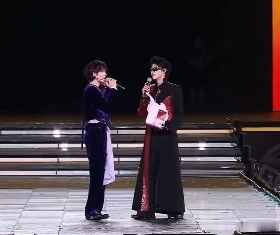 棍铲双人talking全程四分半的棍铲双人talking，每一秒的眼神交汇都藏着