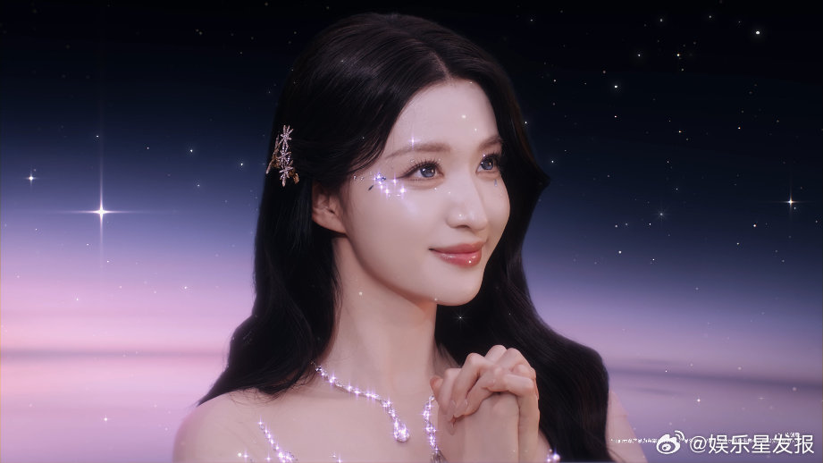 王楚然荣耀600幸运星女神降临 奔赴一场浪漫星河盛宴，精致穿搭铺满闪耀细节，尽显