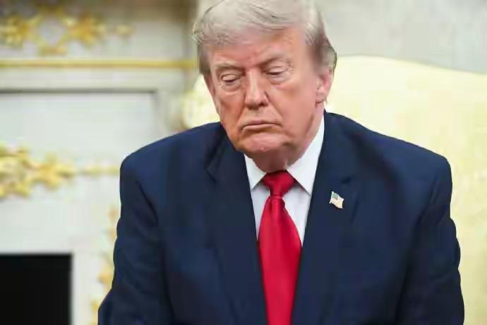 好困啊，睡一觉吧。
打又打不过，谈又谈不动，撤又撤不走，你说怎么办吧？

本来实