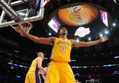 【尼克-杨变态准湖人29年第1人】4月3日，在湖人与开拓者的比赛中，杨效率奇高，