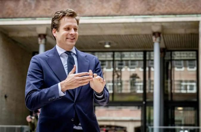 中方或向荷兰索赔80亿美元，安世总部开始暗渡陈仓，这一招彻底激怒北京！

最近，