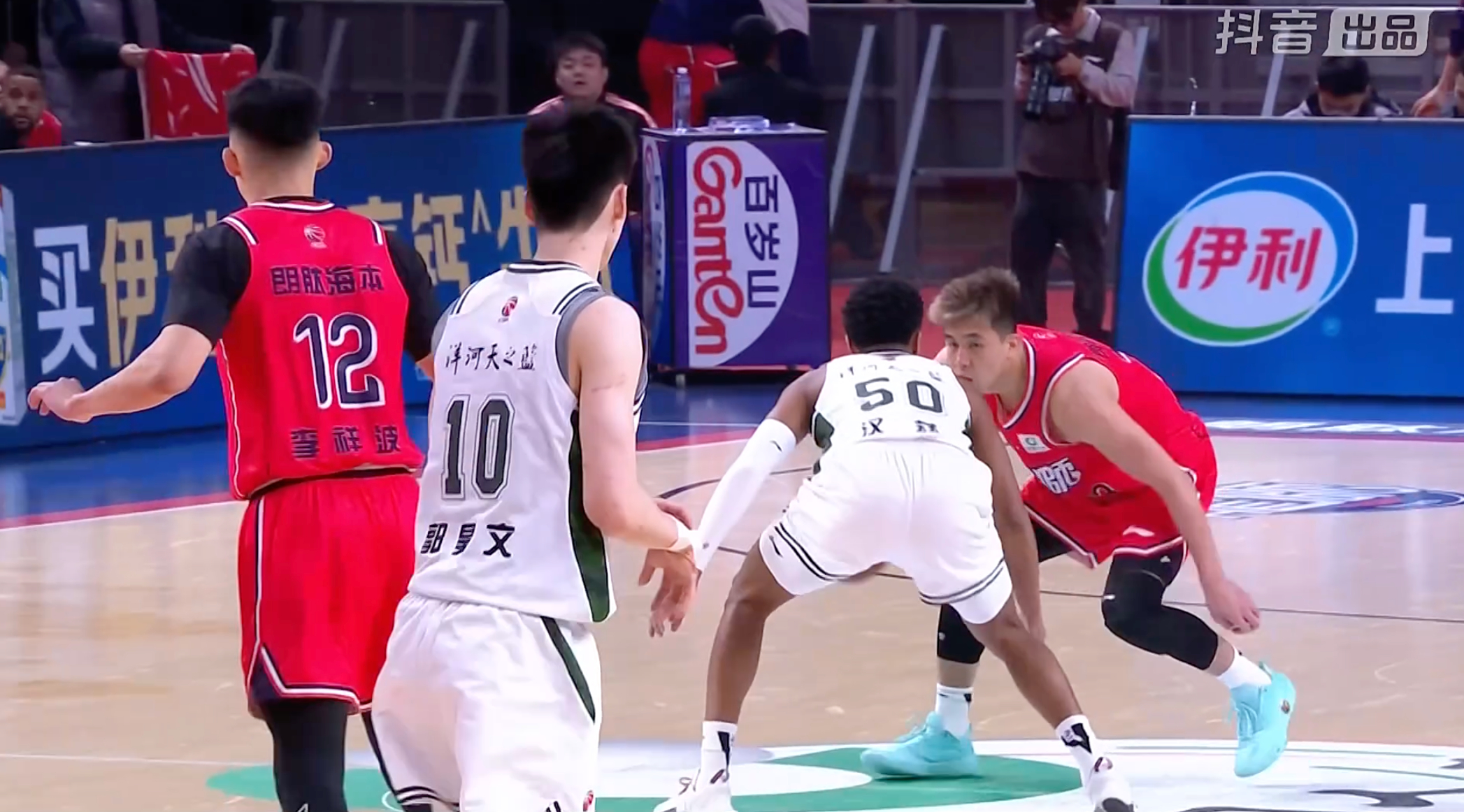 打出感觉了郭艾伦 龙狮男篮vs同曦男篮郭艾伦复出