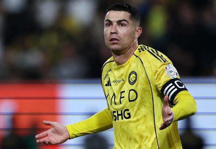 C罗罢赛遭无视后 打算今夏离开沙特！放弃剩下1年16亿工资 去向曝光

C罗的沙