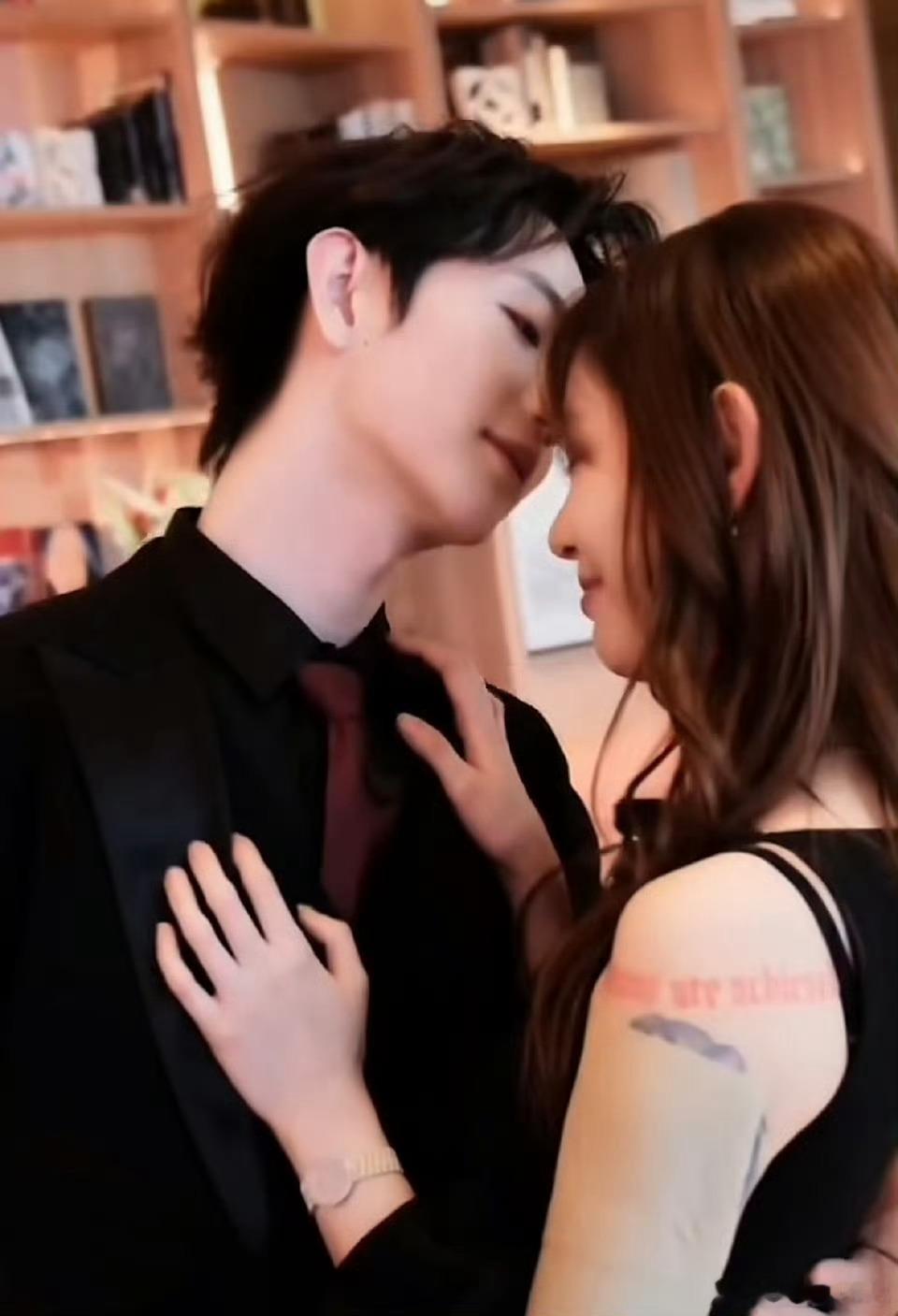 陈律求痞幼复合陈律到底喜欢男的还是喜欢女的啊😨这是真的还是炒作啊，感觉两人相处