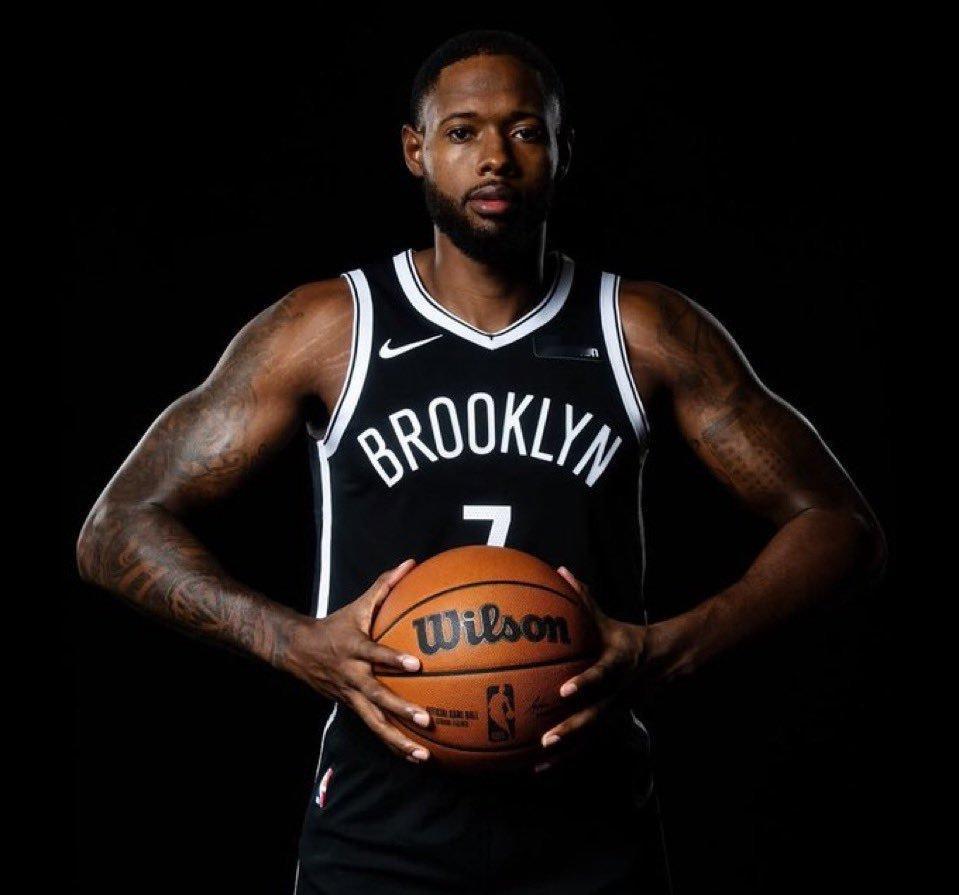 DanWoike：湖人对买断市场上的卡姆·托马斯和海史密斯感兴趣。其中，卡姆·托