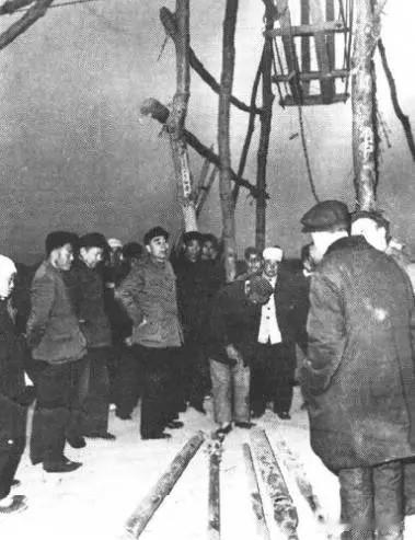1966年春季，华北地区遭遇严重旱情。时任国务院总理并兼任华北抗旱小组组长的周恩
