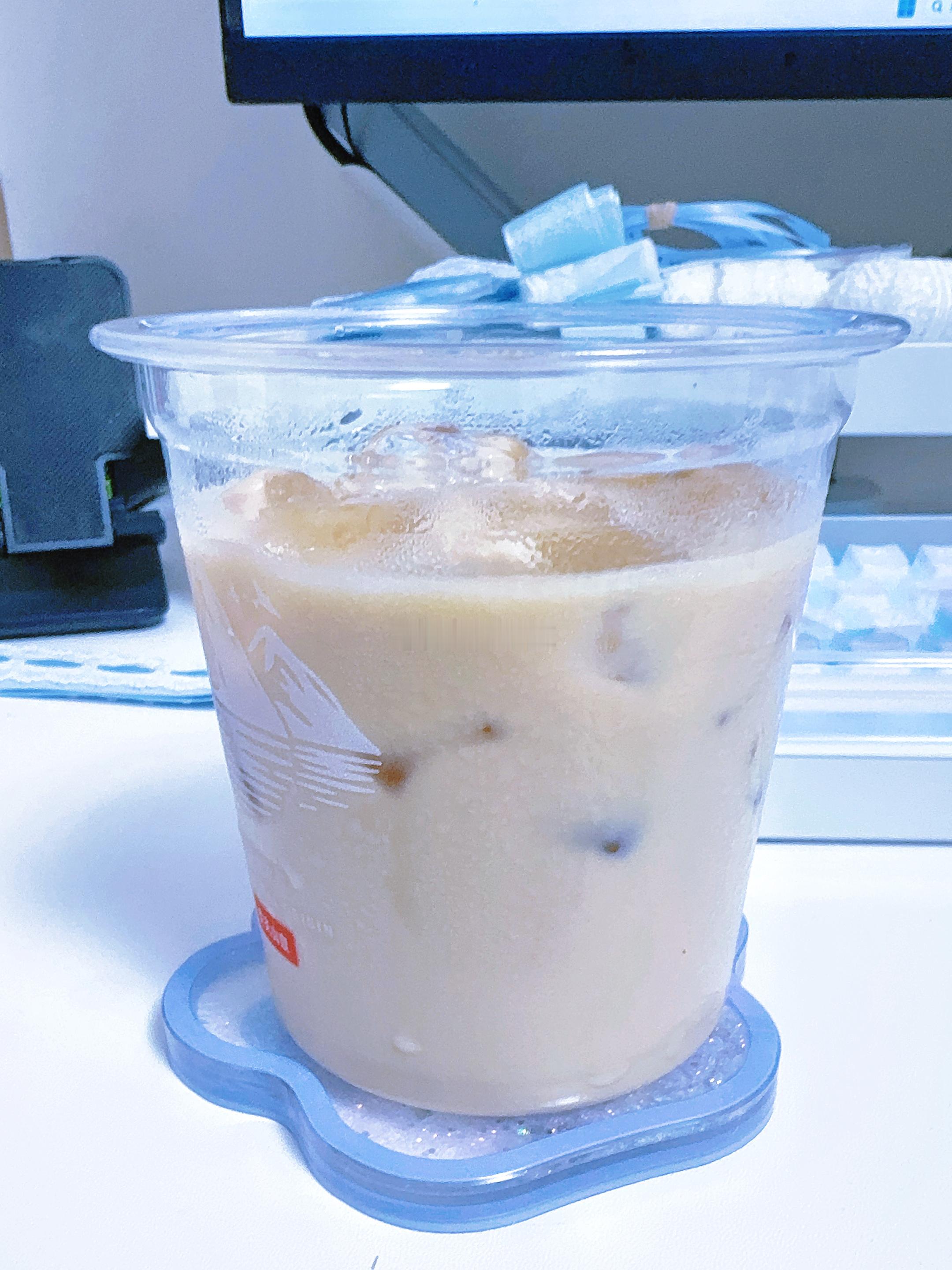 咖啡+茶+百利甜[送花花]其实还是咖啡味儿的最近对这种水色感P图真的喜欢💕 ​
