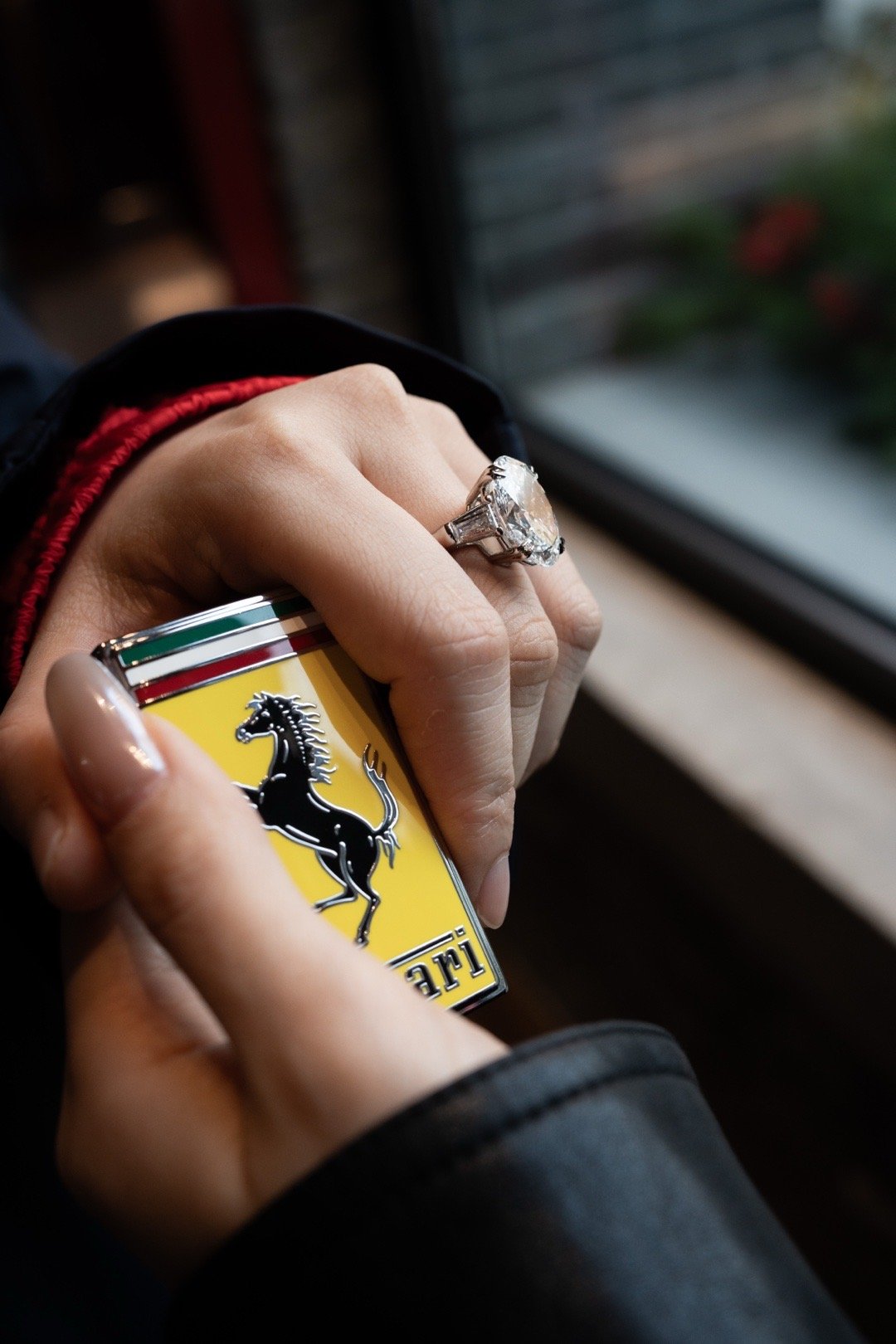 小时候第一辆车模是法拉利512TR有生之年又能看到一辆叫“红头”的旗舰跃马 