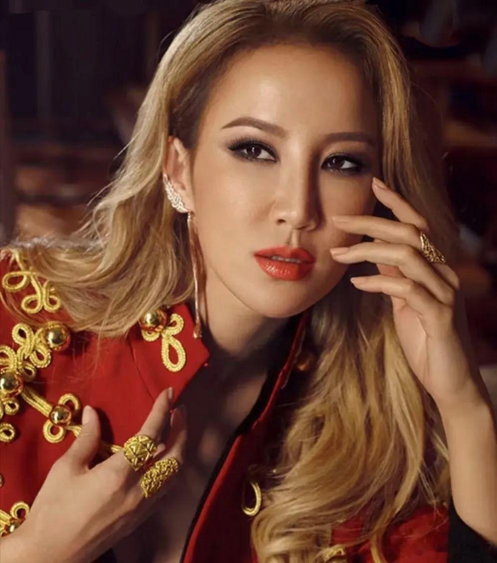 戚薇纪念李玟去世三周年李玟戚哥我们和你一样怀念这coco