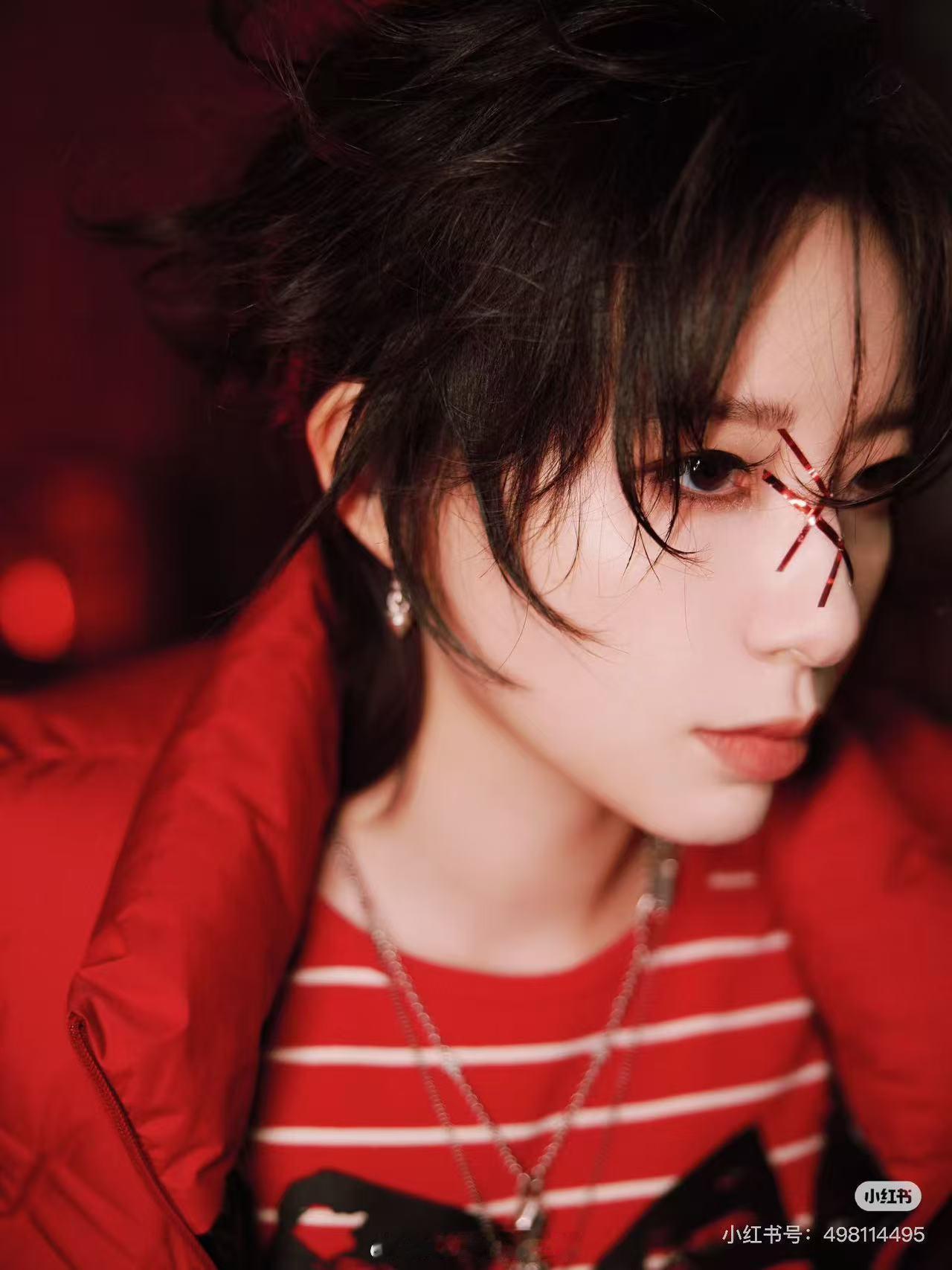 李斯丹妮在洛阳体验簪花李斯丹妮确实可以，很喜欢她 