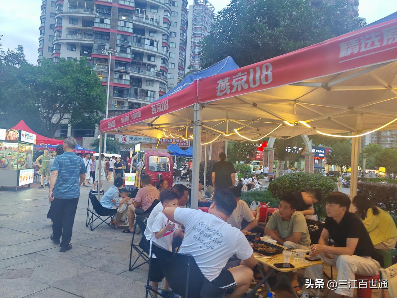 灵活就业超过就业！宜宾城中央步行街，如今可能没得哪里的步行街有那么热闹，主打吃的