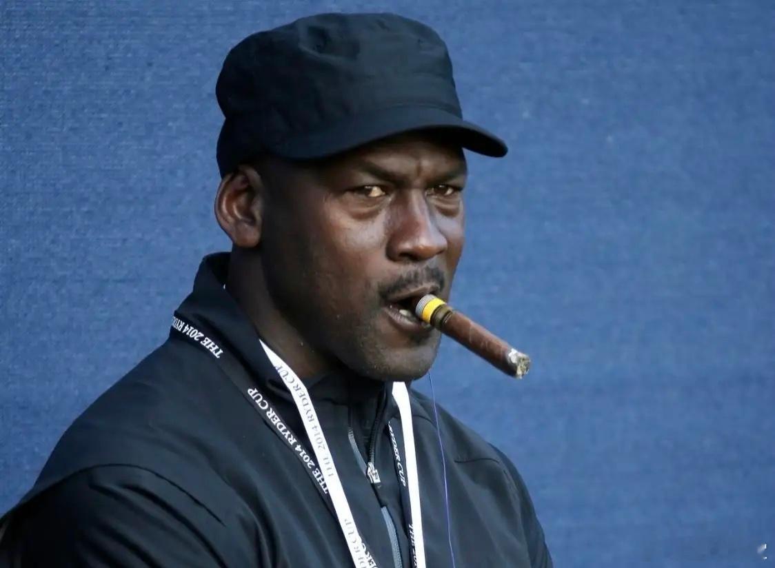 乔丹2025年挣了多少钱？？1、耐克分红   3.6亿25年乔丹品牌营收超72亿