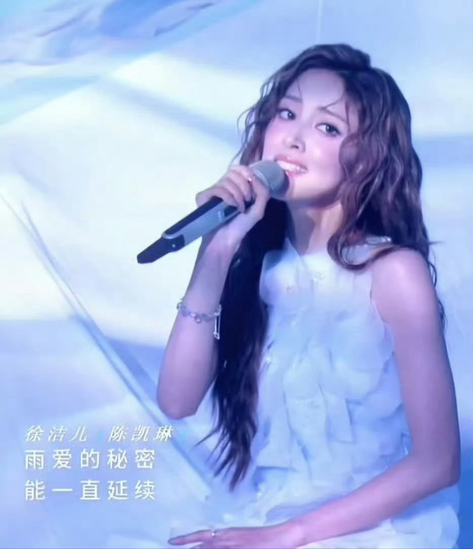 陈凯琳吃了普通话的亏 反耳呢…我觉得她好萌，光看长相以为御姐来的，而且她很努力啊