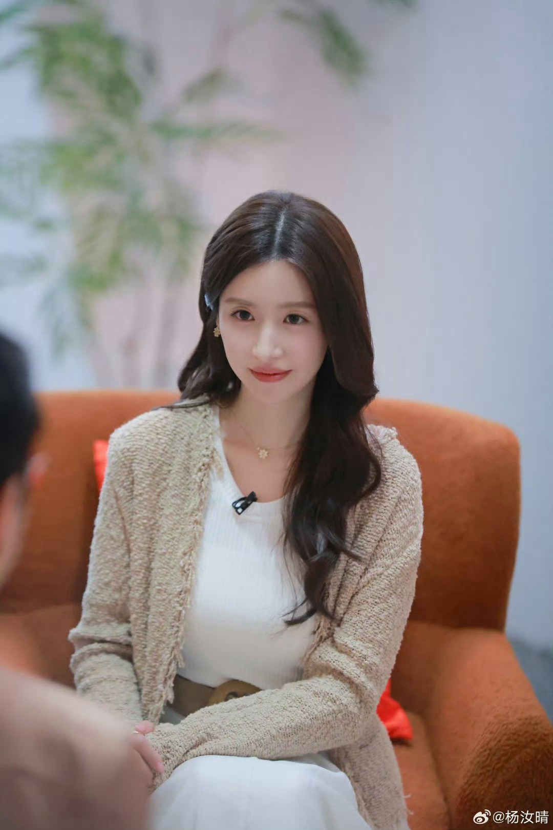 杨汝晴在节目里立遗嘱杨汝晴在《初入职场金融季》中直接立了遗嘱，房产半分予母，侯卓