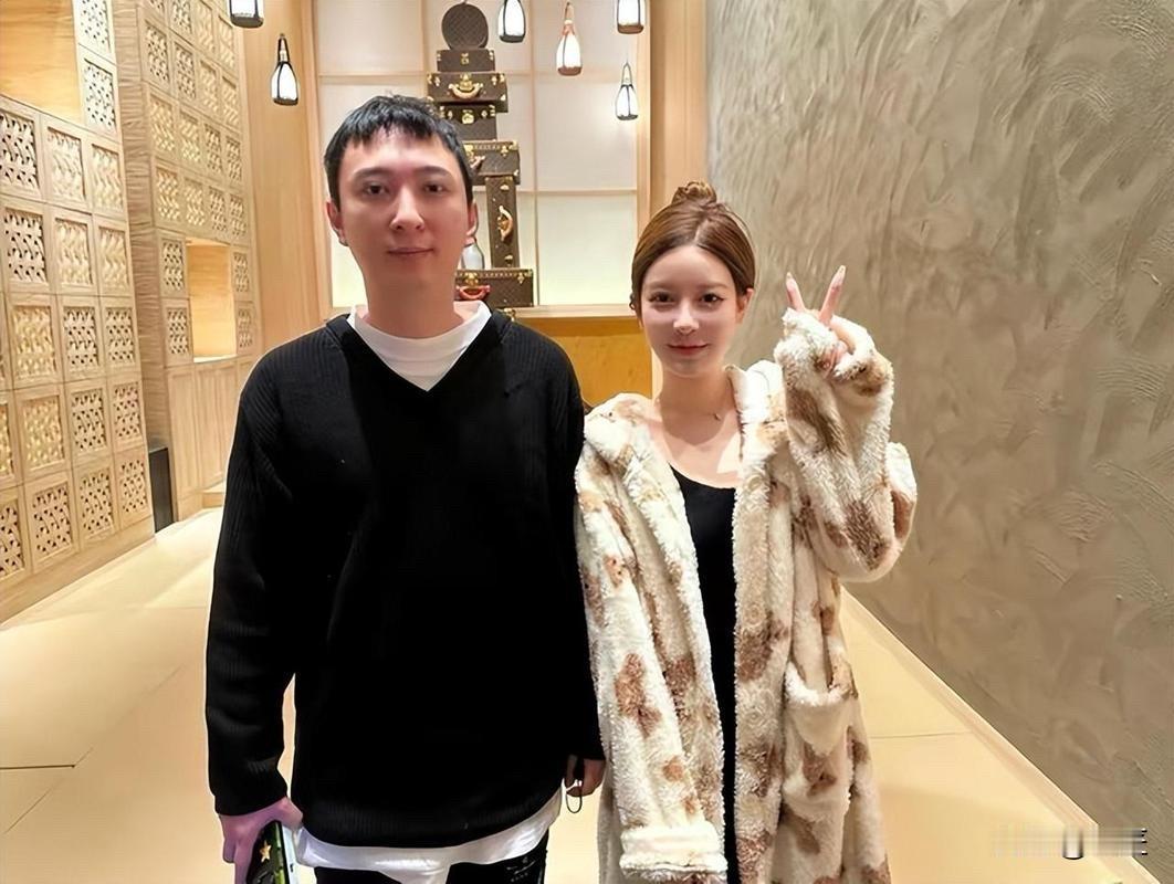 他也缺钱了吗？
最新司法拍卖信息显示，
王思聪名下的核心投资平台，
北京普思投资