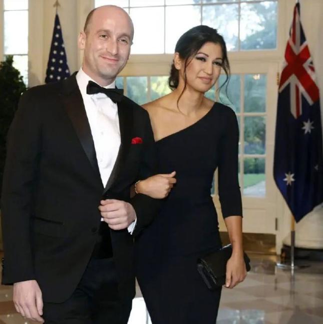 美网红暗示很快拿下格陵兰岛！
当地时间3日，美国白宫高官斯蒂芬·米勒的妻子、保守