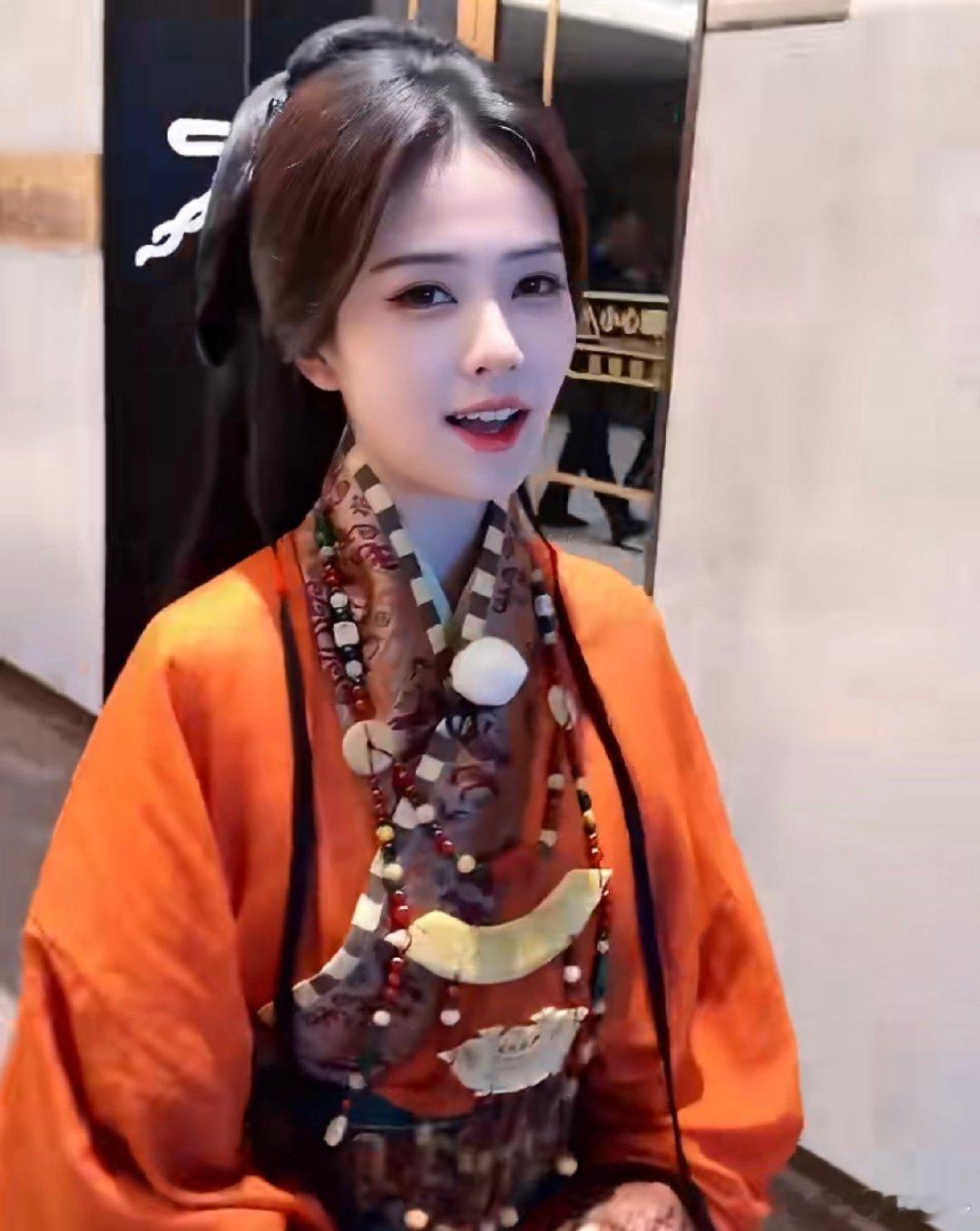 金鹤龙给白鹿化的战国楚月妆白鹿这个战国楚月妆直接美到心坎里，氛围感拉满 