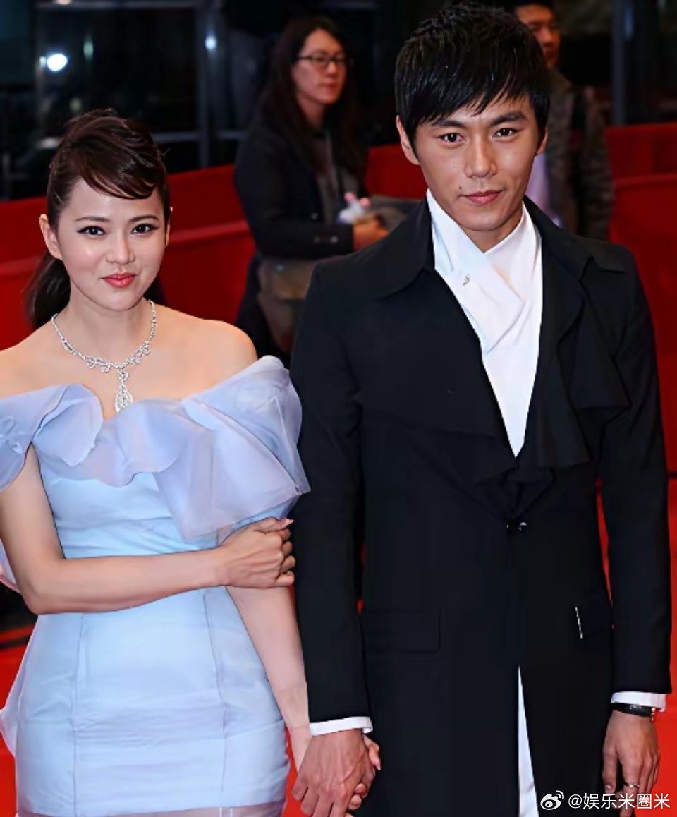 57岁伊能静，一年花120万保养，真狠。 春晚状态封神，可不是白来的。飞趟韩国做