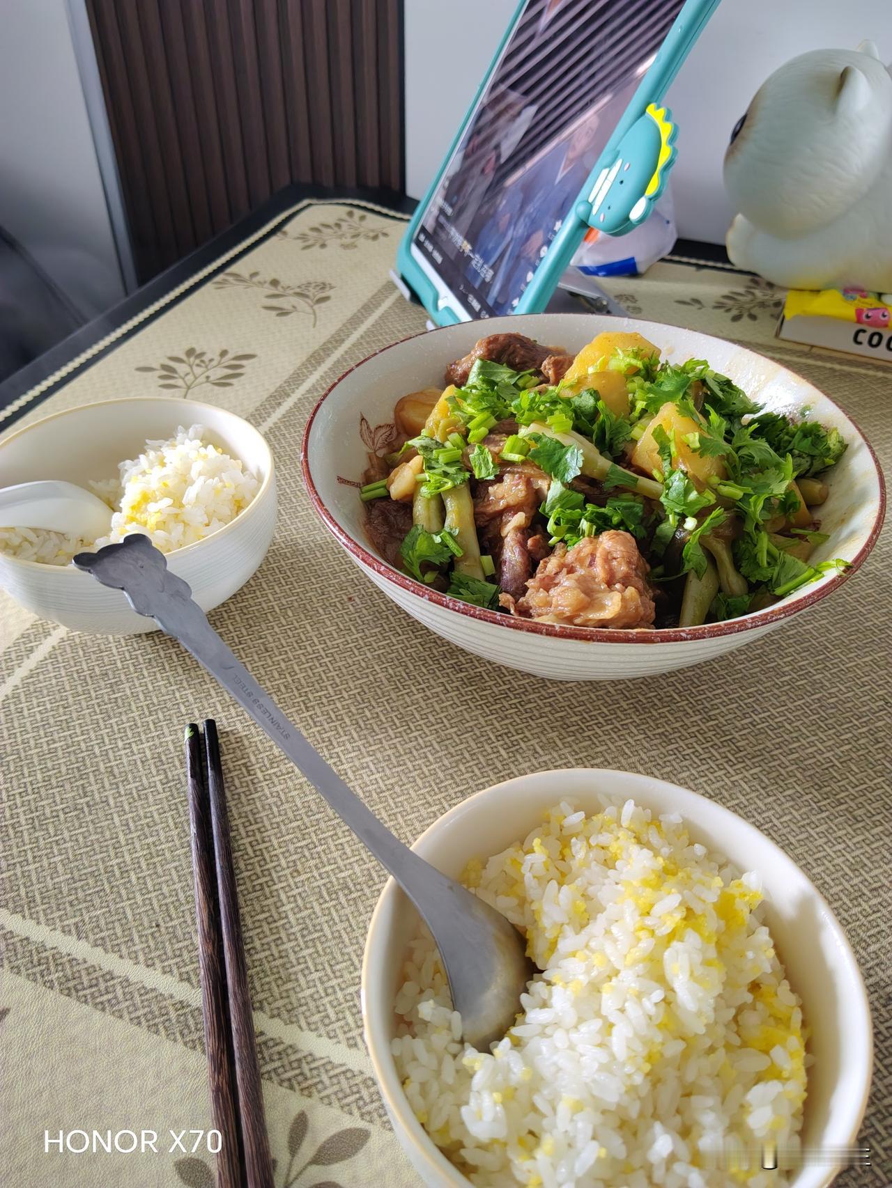 周日去闺女家串门，然后闺女给我做的午饭。忽然想起那次去闺女家的事，有人说我总去闺