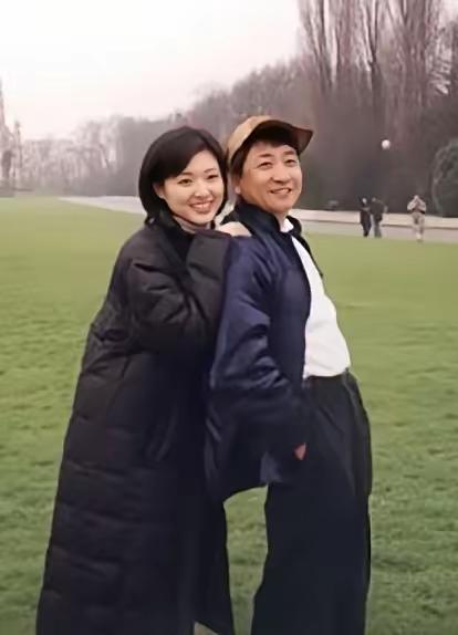 这是姜昆吗？女的是谁…