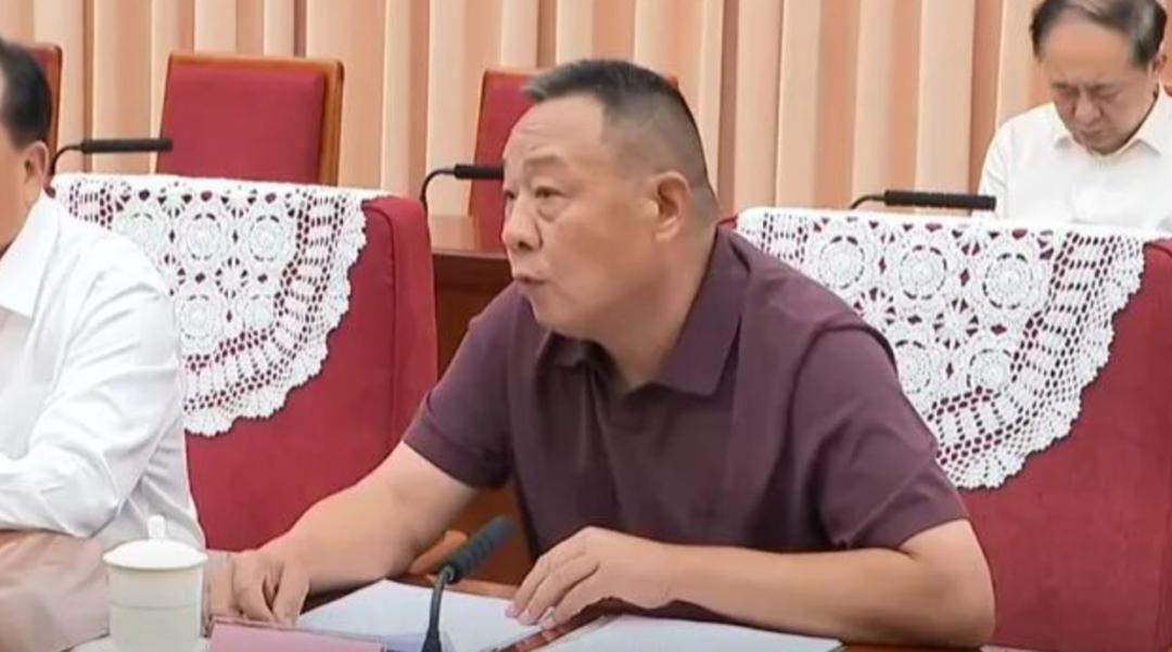 于东来的三次哭泣
 
很多人看到的于东来，是从容通透、看淡名利的企业家，却很少有