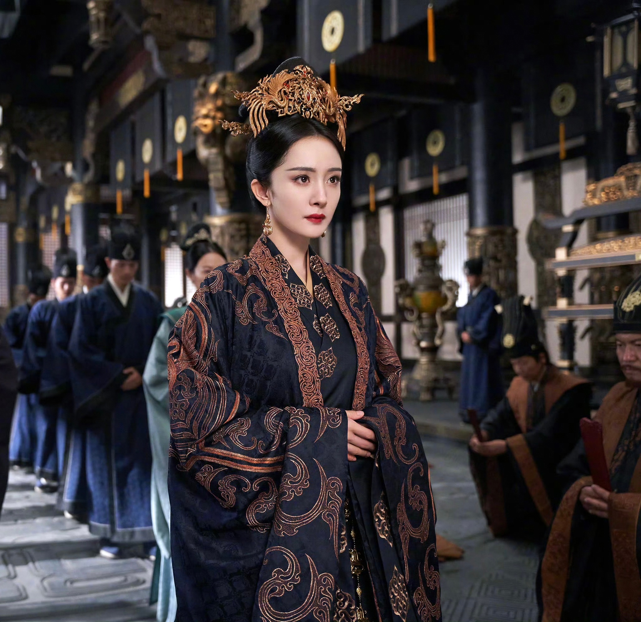 这气场，完全是史书里走出来的女帝。惠英红杨幂 性转康熙雍正杨幂