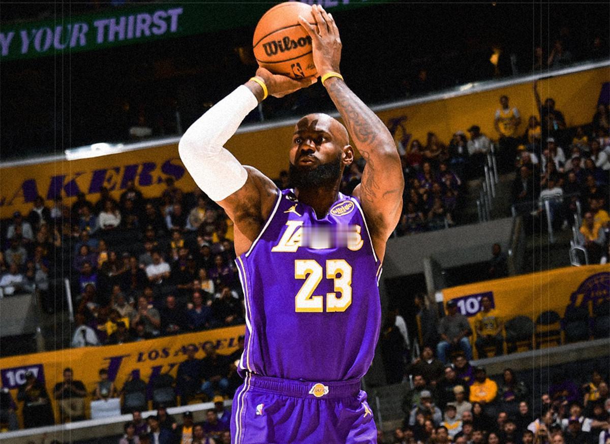 湖人第三节打停76人原因唯一，詹姆斯！
北京时间2月6日，湖人与76人的比赛来到