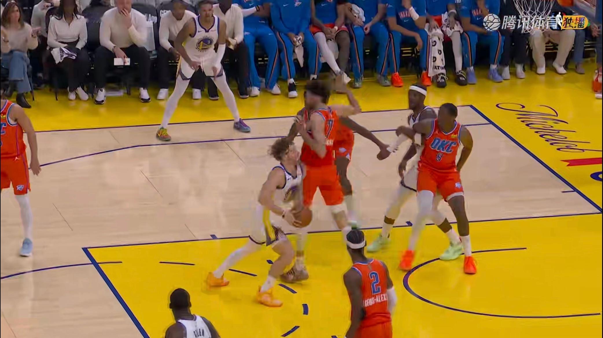 波杰已得7分，无敌了今天勇士vs雷霆
