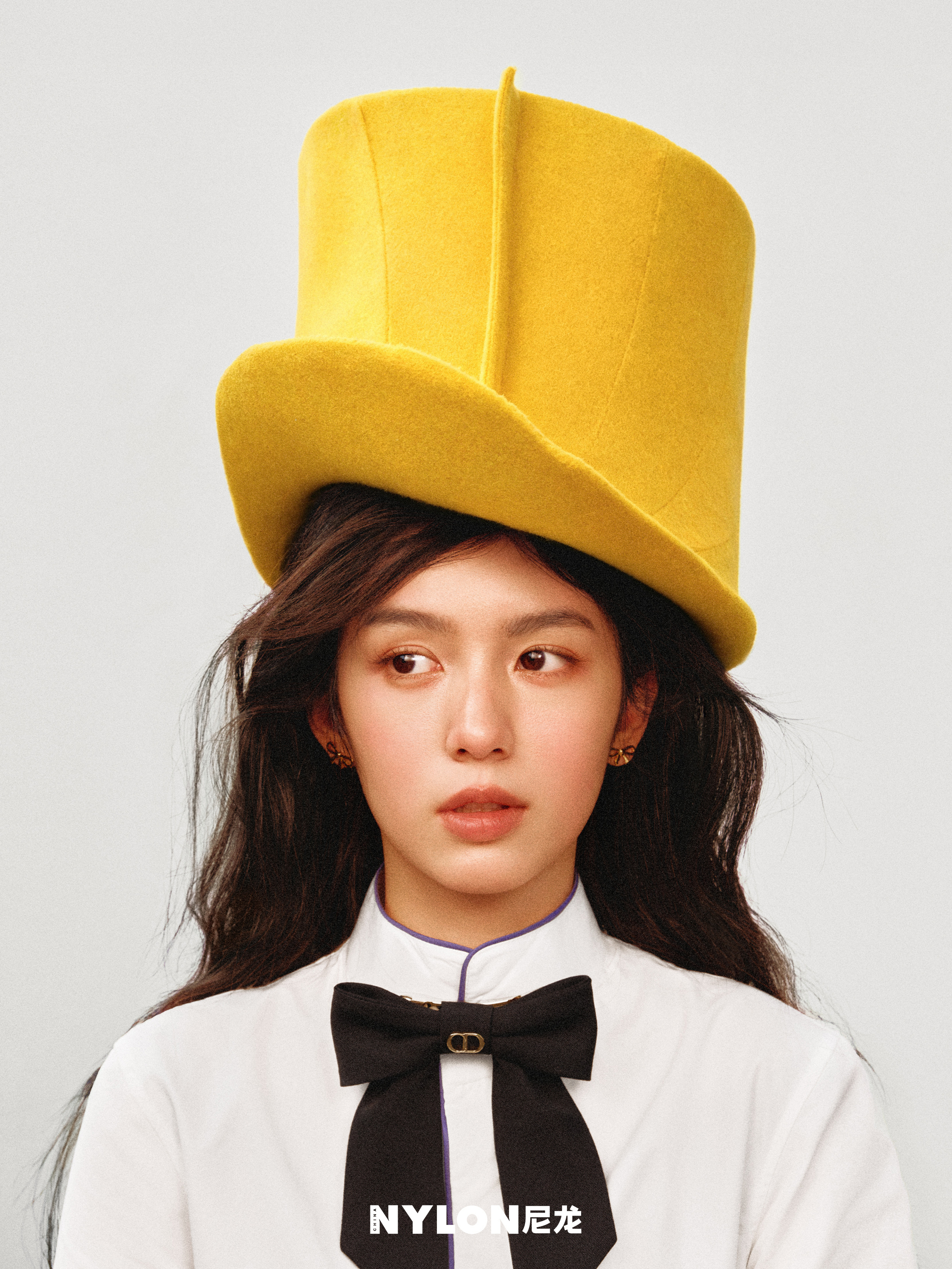 Dior 女郎的新封面   ～   双封出镜 NYLON 新刊 ，盎然绿意点缀一