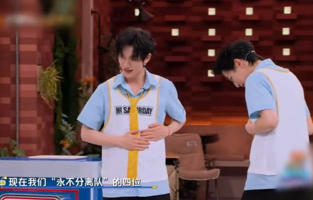 白鹿咋这么可爱你好星期六 白鹿你太拼了！为了赢游戏连形象都不要了，叉腿抬手满场跑